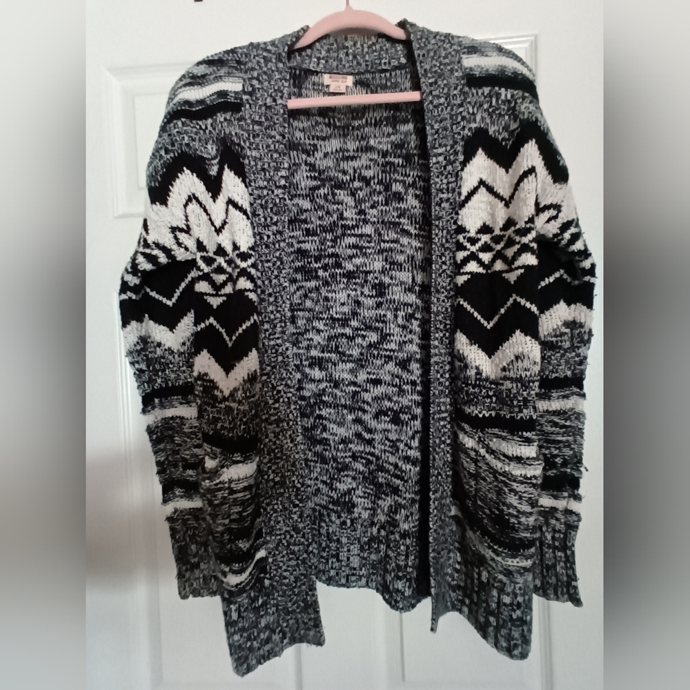 Black and white zig zag sweater - Picture 2 of 9